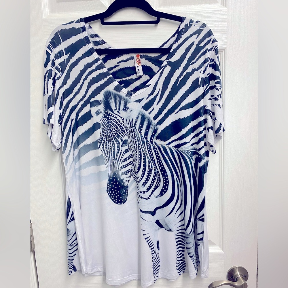 💲🔻CLEARANCE🔻 Animal Kingdom Rhinestone Zebra Top